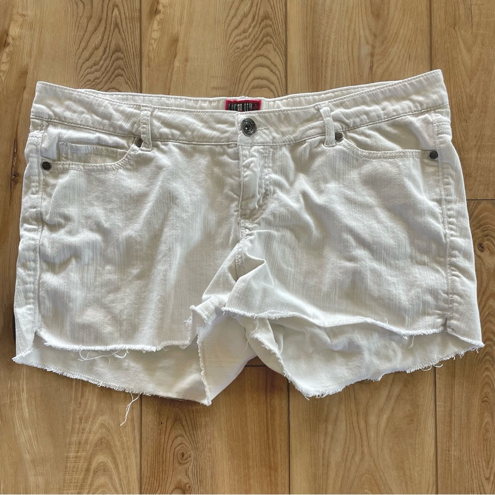 208- Torrid Frayed White Denim Shorts